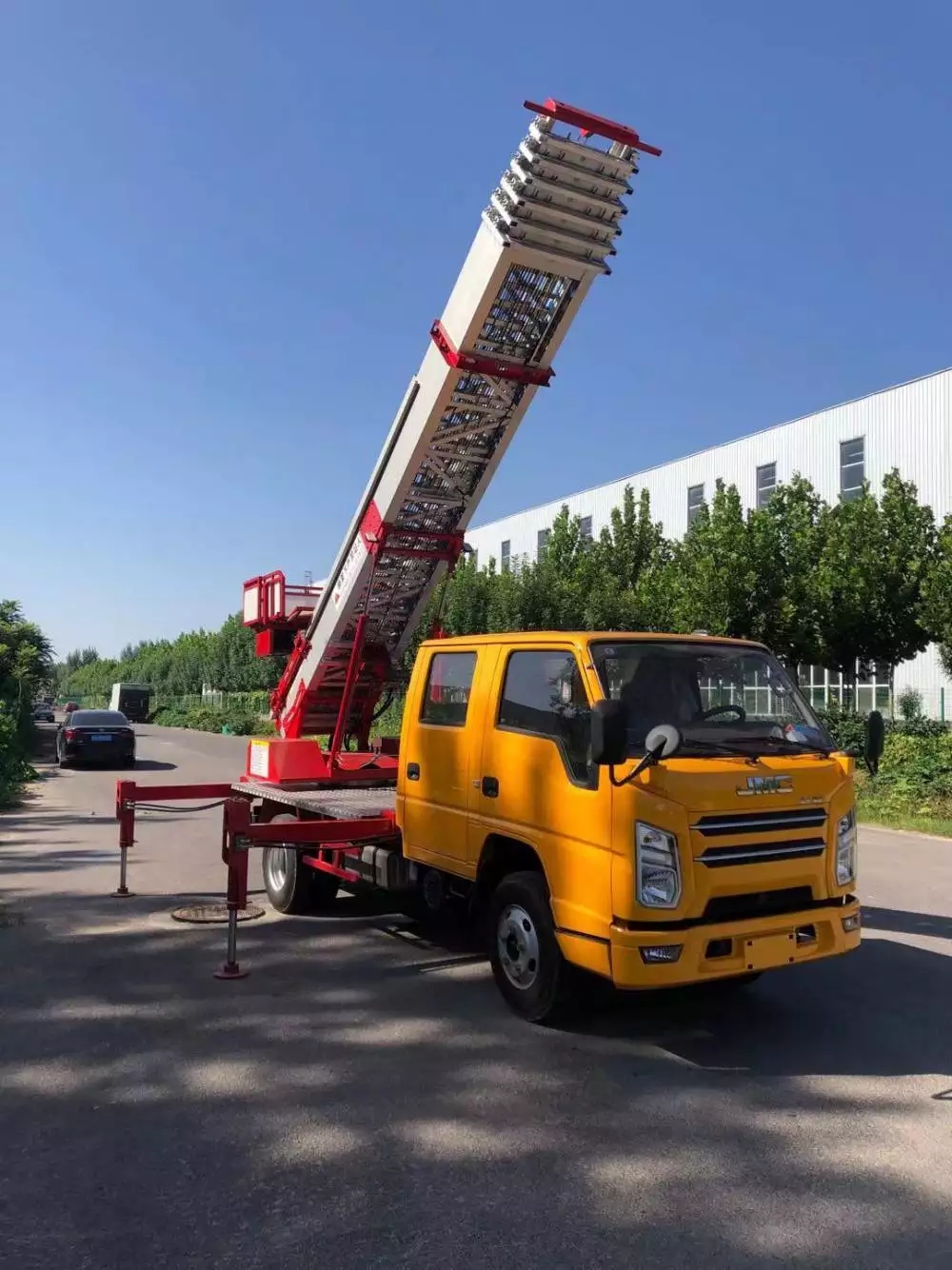 黄州附近的云梯车出租服务：轻松解决高空作业需求